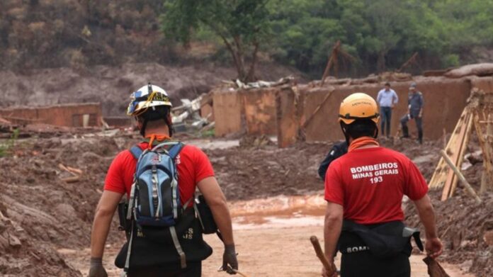 Imagem feita após rompimento da barragem de Fundão. Foto - Marcelo Sant'Anna / Imprensa MG