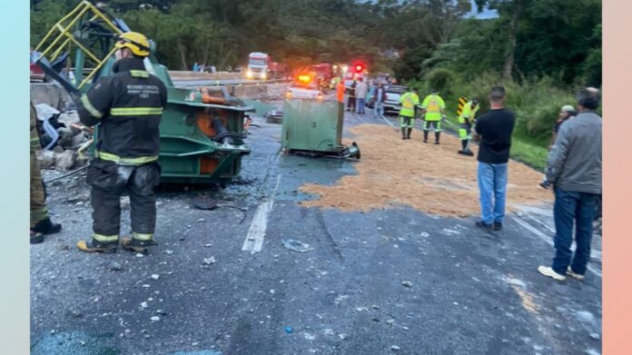 Acidente em Barbacena deixa 2 gravemente feridos. Foto - CBMMG