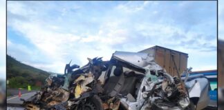 Carreta e caminhonete batem de frente e acidente mata 1 em Sabará A Montana ficou destruída. Foto - Luana Nunes - TV Globo Minas