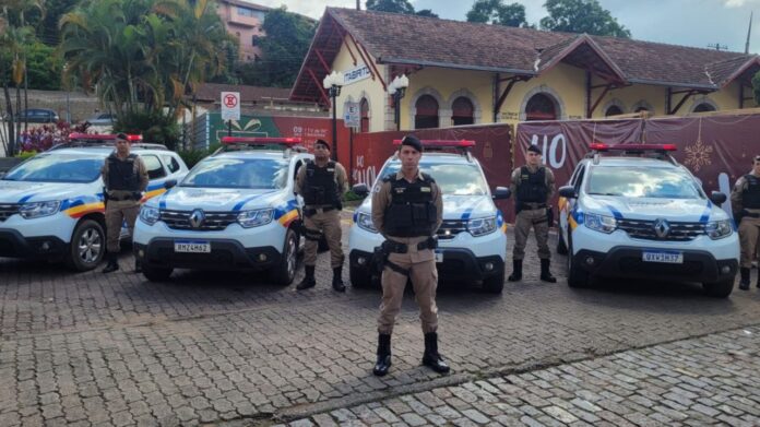 Parte da equipe da PM de Itabirito. Foto - PMMG - Divulgação