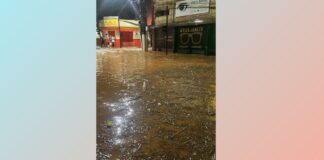 Chuvas provocam transtornos em Itabirito e Córrego da Carioca transborda Águas do Córrego da Carioca invadem Centro de Itabirito. Foto - Reprodução
