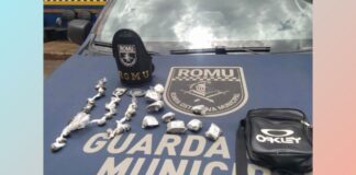 Itabirito: GM apreende 2 menores, de 10 e 13 anos, portando drogas na Avenida Queiroz Júnior Entorpecentes apreendidos pela GM na posse de menores. Foto - GM de Itabirito