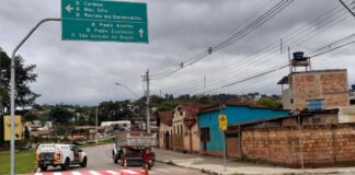 Itabirito: Prefeitura instala placas de sinalização em avenidas e na Rua Raul Soares