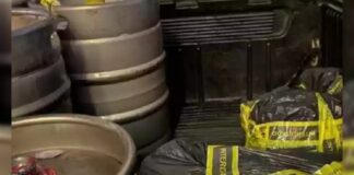 Vigilância Sanitária apreende mais de 500 litros de chope no bar República Cervejaria, em Ouro Preto Origem duvidosa e alguns produtos estavam com prazo de validade vencido. Foto - Divulgação