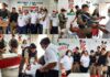 Mariana: policiais militares adotam cartinhas de Natal de 61 alunos especiais e entregam presentes Momentos de emoção marcaram a entrega dos presentes de Natal. Fotos - 52º Batalhão da PMMG
