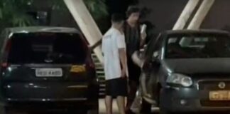 Itabirito: pai de um dos autores diz que pagará por retrovisores quebrados pela dupla de amigos Imagem retirada do vídeo, que se espalhou pela internet, mostra a ação dos dois inconsequentes. Foto - Reprodução