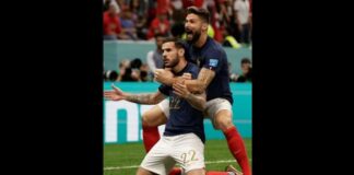 França vence Marrocos e encara Argentina na final da Copa do Mundo do Catar Theo Hernández e Giroud comemoram gol do lateral na partida entre França e Marrocos. Foto -Divulgação/Fifa