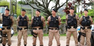 Policiais militares de Ouro Preto já estão com câmeras portáteis nas fardas PMs de Ouro Preto já contam com câmeras nas fardas. Foto - PMMG