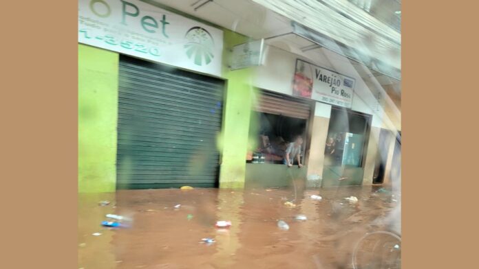 Bairro Praia em Itabirito, em frente ao Bar do Pardal. Foto - Reprodução