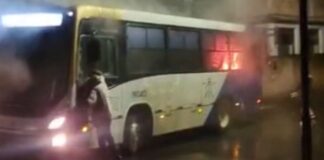 Ônibus é incendiado em Ouro Preto; veja vídeo Alvo de incêndio, ônibus da Rota Real é a responsável pelo transporte coletivo de Ouro Preto - Foto: Reprodução