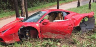 Acidente destrói Ferrari na BR-040, em Nova Lima; veja fotos
