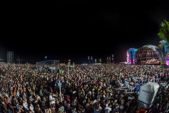 Orquestra de Ouro Preto na praia de Copacabana. Foto - Divulgação