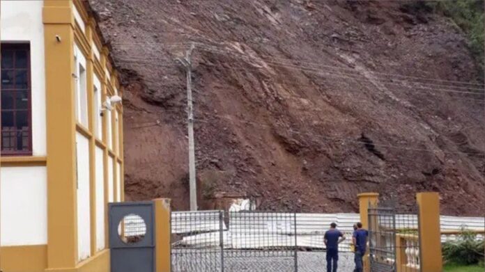 Deslizamento de terra no Morro da Forca preocupa Ouro Preto. Foto - Isabela Vilela - Rádio Itatiaia
