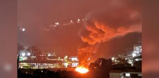 Incêndio atinge 4 ônibus na empresa Transveloso em Cachoeira do Campo, Ouro Preto; veja vídeo Mesmo com a chuva, empresa de ônibus, em Ouro Preto, sofre com incêndio. Foto - Reprodução