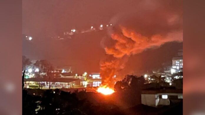 Mesmo com a chuva, empresa de ônibus, em Ouro Preto, sofre com incêndio. Foto - Reprodução