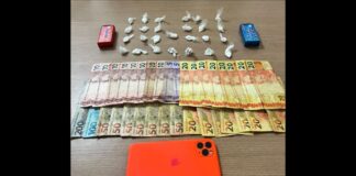 Itabirito: homem é preso com cocaína e mais de R$ 1.000 no Santa Efigênia iPhone e drogas que estavam com o suspeito. Foto - PMMG