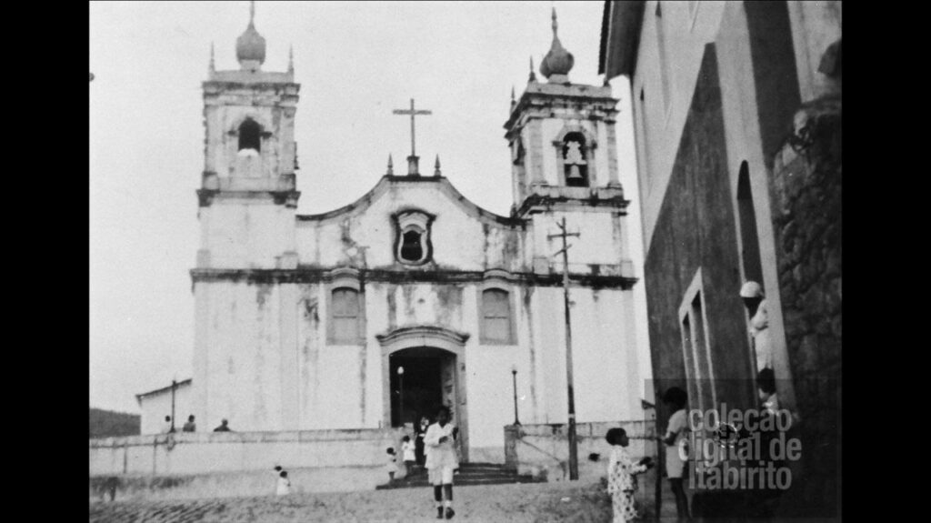 Imagem antiga da Igreja de Nossa Senhora da Boa Viagem - o mais importante monumento histórico de Itabirito. Foto - Coleção Digital de Itabirito - Reprodução