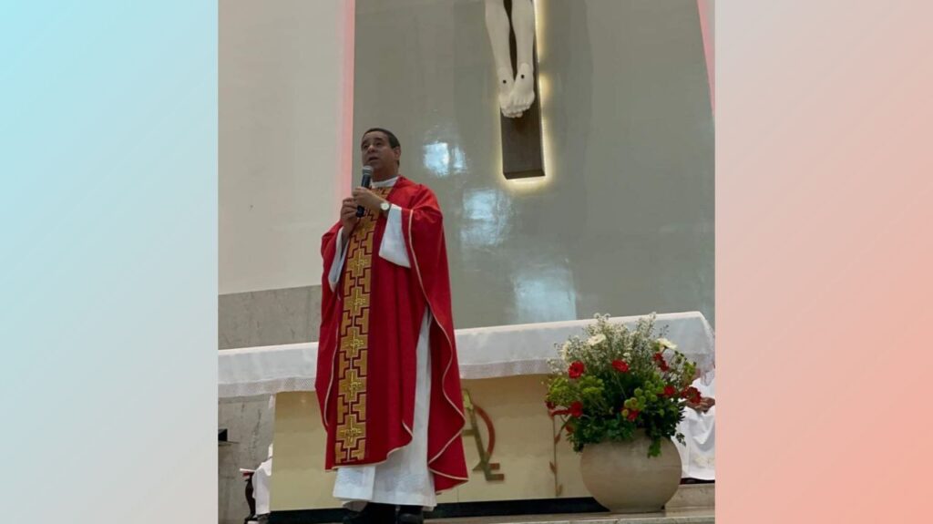 Padre Edmar encerrando as festividades de São Sebastião. Foto - Divulgação