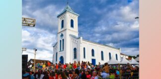 Itabirito: pré-Carnaval em São Gonçalo do Bação reúne cerca de 2 mil foliões; veja fotos Área central de São Gonçalo ficou tomada pelo público. Foto - Prefeitura de Itabirito