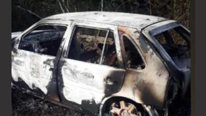 Carro foi encontrado queimado pela Polícia Militar. Foto - reprodução