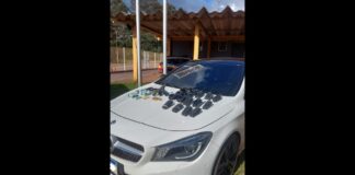 Itabirito: em carro de luxo, PMRv apreende arma com 17 balas, rádios de comunicação e R$ 54 mil Carro, arma, dinheiro e outros materiais apreendidos em Itabirito. Foto - PMRv