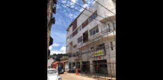 Itabirito: trabalhador sofre queda de cerca de 4 metros após peça de andaime se desprender Itabirito: trabalhador sofre queda de cerca de 4 metros após peça de andaime se desprender