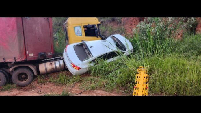 Dois morrem em acidente na MG-262, em Ponte Nova; veja vídeo