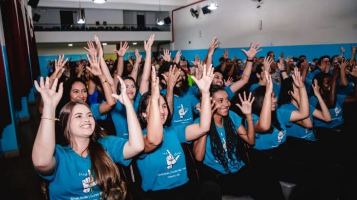 Com mensalidade de R$ 100, oportunidade em Itabirito para aprender Libras