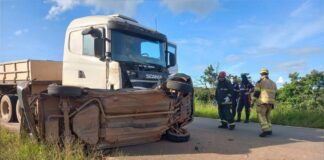 MGC-332: motorista morre em acidente entre carreta e carro; veja fotos MGC- 332: motorista morre em acidente entre carreta e carro; veja fotos