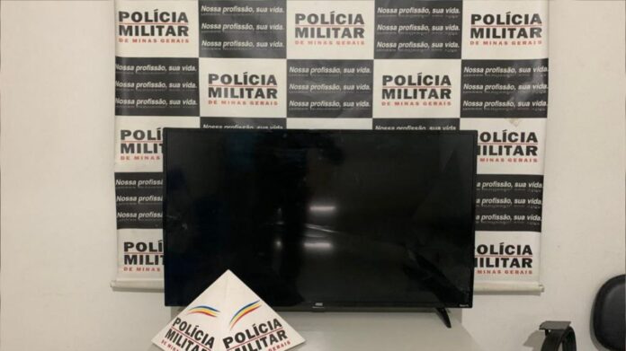 PM prende suspeito de furtar TV de 43 polegadas em Mariana; aparelho foi recuperado