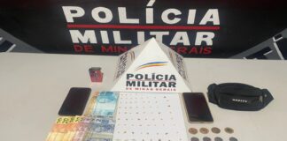 Mariana: homem supeito de tráfico de drogas é detido pela PM; menor é apreendida Dinheiro e drogas apreendidas - Foto PMMG