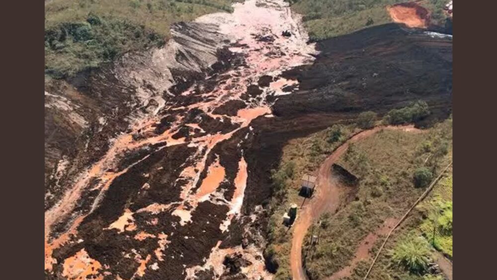 Populares alertam para risco de desmoronamento de rocha na Reserva Estadual do Uaimii, em Ouro Preto