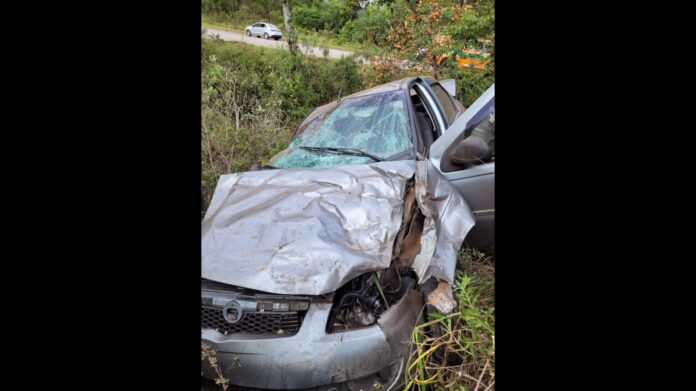 Itabirito, BR-356: carro capota e condutora tem suspeita de traumatismo cranioencefálico moderado