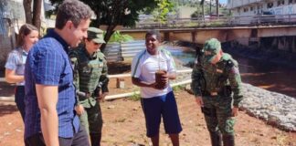 Policiais de Meio Ambiente distribuem mudas em Itabirito no Dia Internacional das Florestas PM distribui mudas em Itabirito no Dia Internacional das Florestas