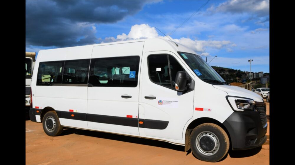 Prefeitura de Itabirito, por meio do Governo de MG, adquire mais uma van para transporte de pacientes