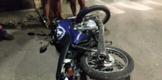 Moto acerta carro durante ultrapassagem em Conselheiro Lafaiete Moto acerta carro durante ultrapassagem em Conselheiro Lafaiete