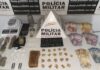 Vila do Sapo, Mariana: PM prende suspeito de tráfico e apreende barra de crack e 204 pedras da droga Vila do Sapo, Mariana: PM prende suspeito de tráfico e apreende barra de crack e 204 pedras da droga