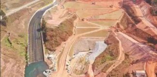 8 bandidos armados rendem funcionários na área da Vale, em Itabira, e roubam baterias 8 bandidos armados rendem funcionários na área da Vale, em Itabira, e roubam baterias