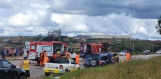 Na BR-040, perto da Coca-Cola, roda de caminhão se solta e atinge crianças: 1 morta, 3 feridas Na BR-040, perto da Coca-Cola, roda de caminhão se solta e atinge crianças: 1 morta, 3 feridas