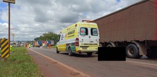 Acidente na BR-040 envolvendo carreta e moto mata 2 mulheres Acidente na BR-040 envolvendo carreta e moto mata 2 mulheres