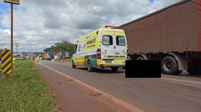 Acidente na BR-040 envolvendo carreta e moto mata 2 mulheres