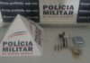 Mariana: homem é preso por porte ilegal de arma de fogo e por agredir sua companheira Materiais apreendidos pelos policiais - Foto PMMG
