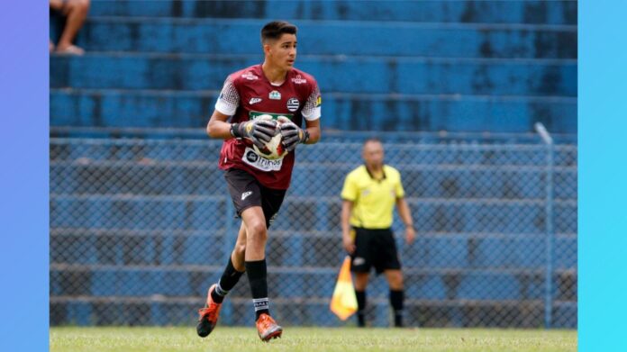 Goleiro Kadu, nascido em Itabirito, é Minas Gerais em importante torneio de futebol na Espanha