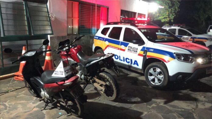 PM prende 2 integrantes de quadrilha envolvida em furtos de motos em Itabirito