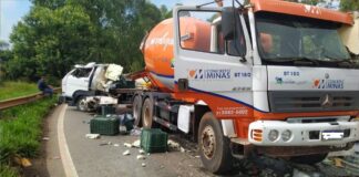 BR-356: choque entre caminhões mata motorista na Serra da Santa, em Itabirito Choque entre caminhões mata 1 na Serra da Santa em Itabirito