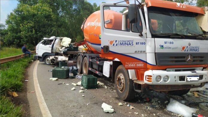 Choque entre caminhões mata 1 na Serra da Santa em Itabirito