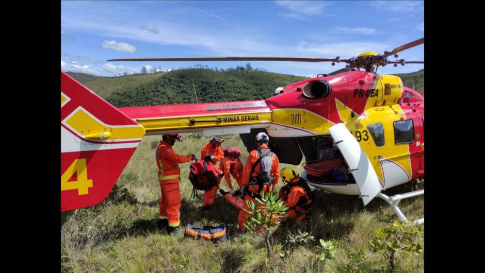 Itabirito: mulher cai 10 m na Cachoeira das Borboletas e vai de helicóptero para o hospital