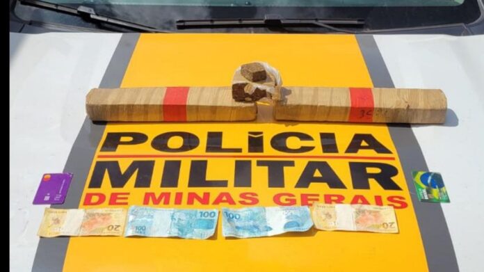 BR-356: casal em carro vê a PMRv atuando, tenta fugir, mas acaba preso com 2,5 kg de maconha