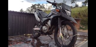 Itabirito: moto é apreendida pela PM por suspeita de ser usada em manobras perigosas Itabirito: moto é apreendida pela PM por suspeita de ser usada em manobras perigosas