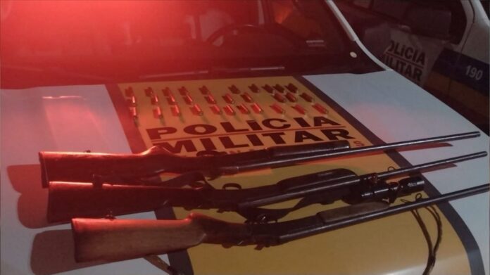 Ouro Preto, MG-129: PMRv apreende 3 espingardas usadas para caçar; 3 presos